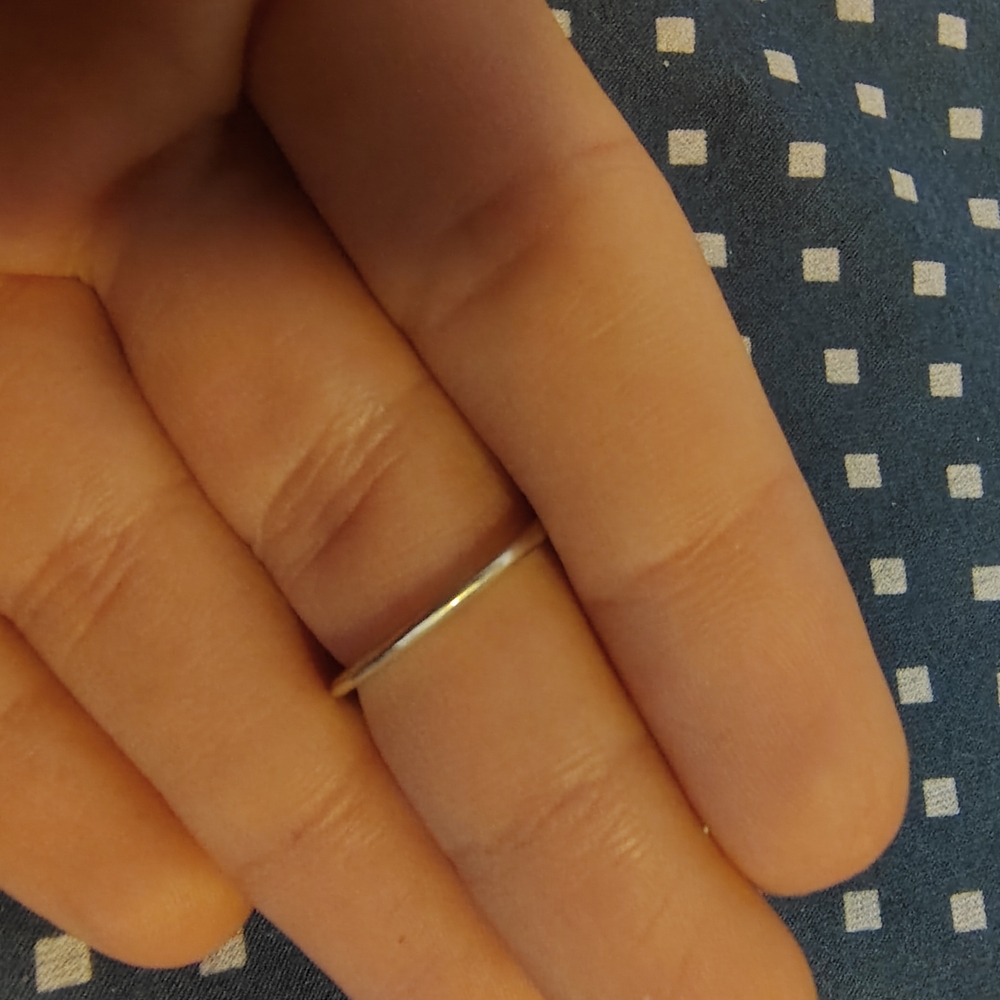 Oyster Shell Adjustable Mini Ring - Picture 3 of 3